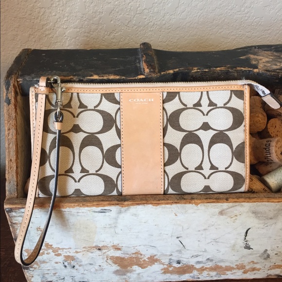 Coach Handbags - Coach wallet wristlet